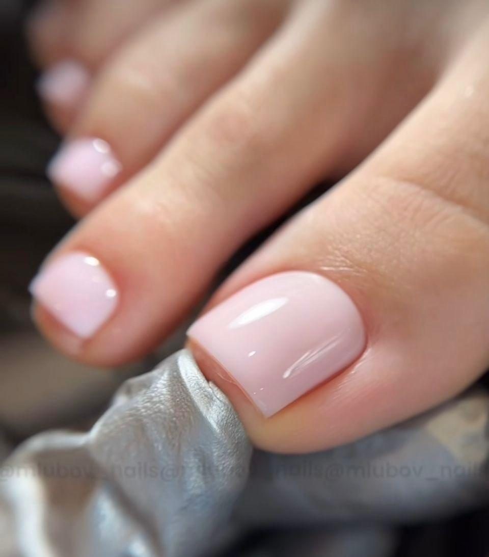 Pedicura en ICONIC Studio