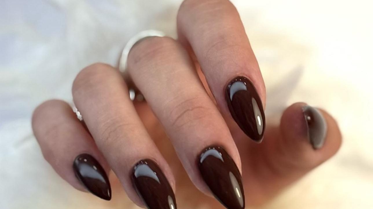 Manicura en ICONIC Studio